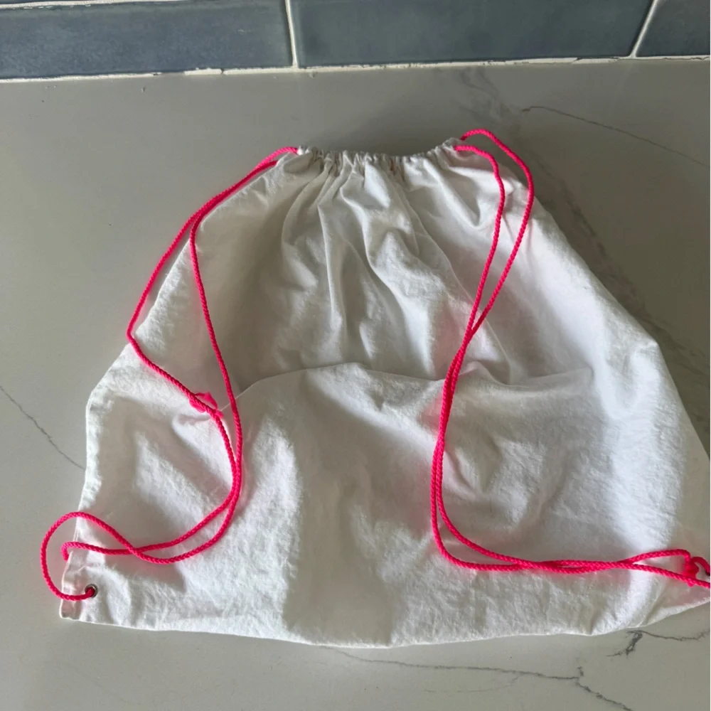 See by Chloé White Drawstring Bag with Pink Cords - Picture 6 of 8